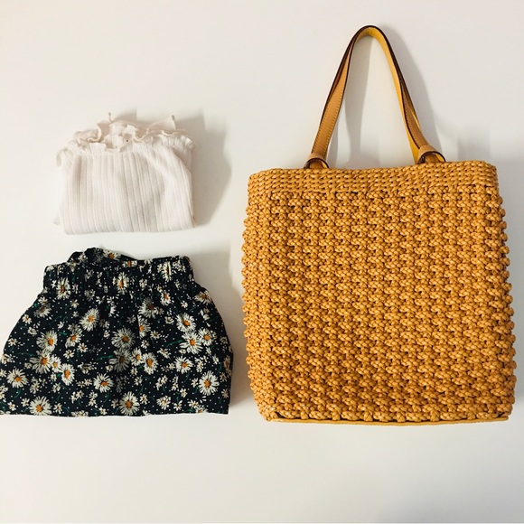 ‼️SOLD‼️Forever 21 NWOT Cream Ribbed Off-The-Shoulder Semi-Cropped Top - Picture 2 of 6